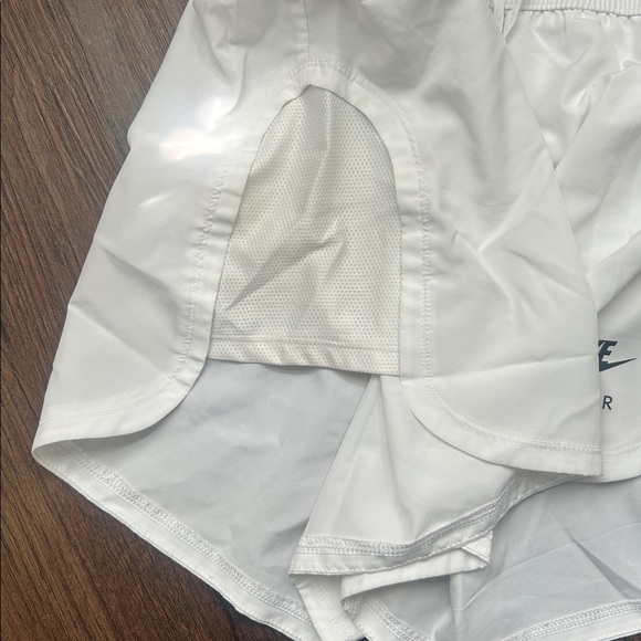 Nike Women's Air drawstring White/Black Running Shorts size XL - Picture 7 of 7